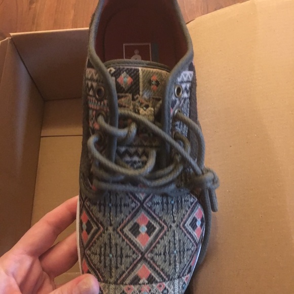 vans - Picture 2 of 4